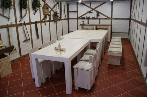 Vinurme Puiduait (holzspeicher) / Avinurme Wooden Handicrafts Centre WOOD ROOM