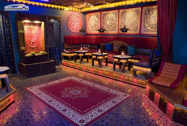 12/12 Calif Oriental Lounge