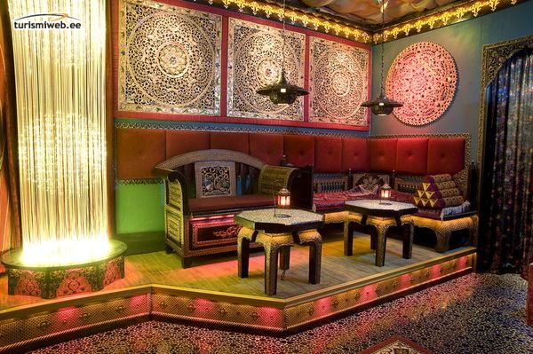 11/12 Calif Oriental Lounge