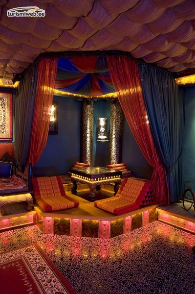 7/12 Calif Oriental Lounge