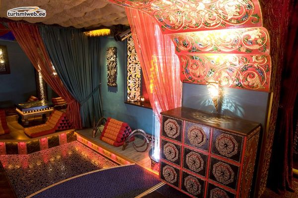 1/12 Calif Oriental Lounge