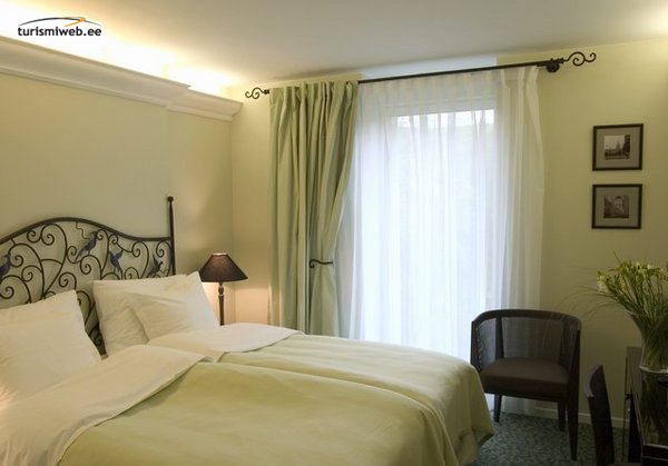 5/8 Hotell L`ermitage