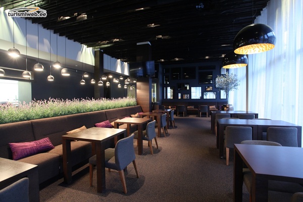 2/4 Fresco Restaurant Lounge