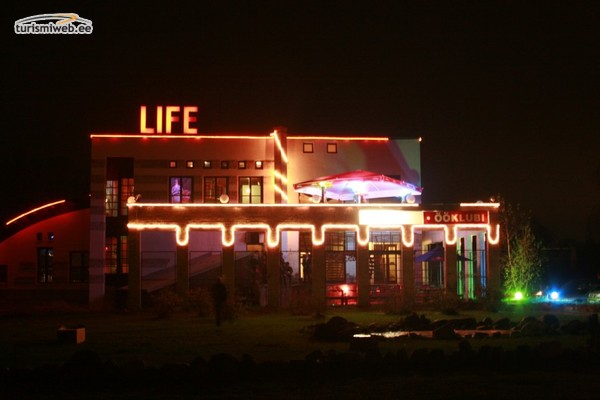 5/5 Restaurant And Club Life