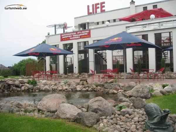 3/5 Restaurant And Club Life