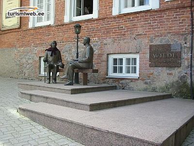 1/2 Sculpture: Oscar Wilde And Eduard Vilde