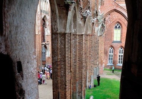 Tartu Ülikooli muuseum toomkirikus ja toomkiriku tornid / Valge saal